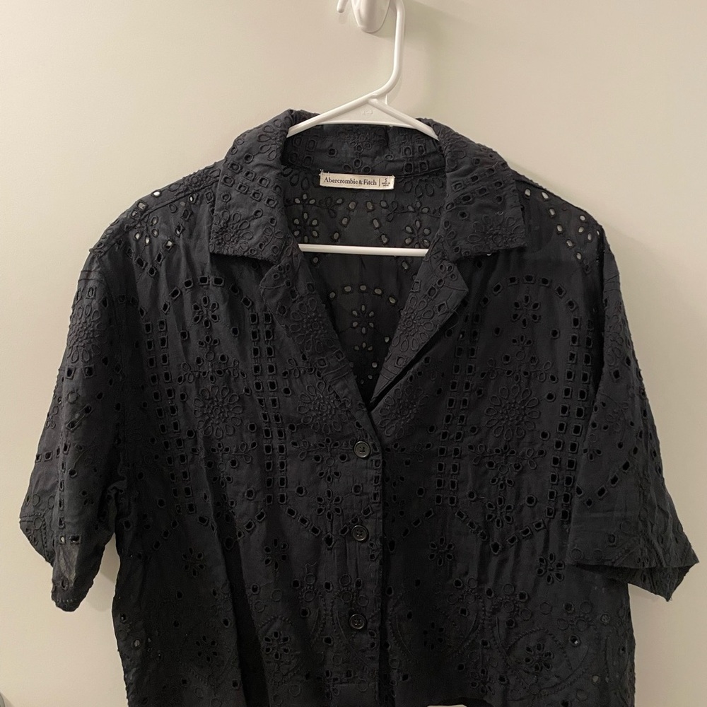 Abercrombie & Fitch Black Cropped Eyelet Button-Down Shirt